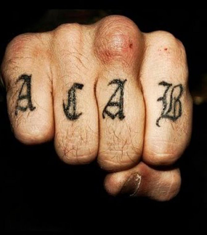 Tatouage sur les doigts