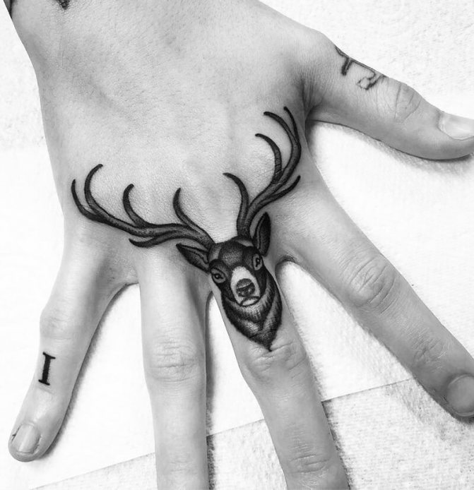 Tatouage sur le doigt - Tatouage sur le doigt - Cela fait-il mal de tatouer le doigt ?
