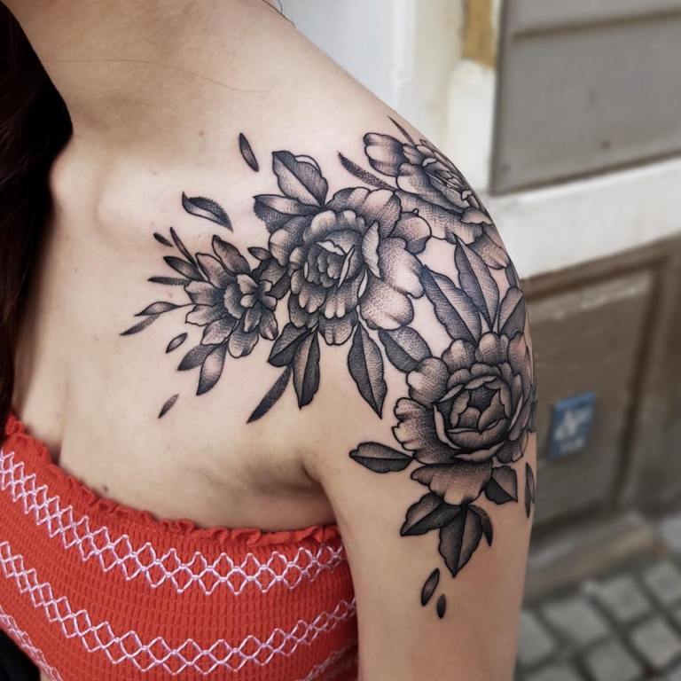 Tatouage sur l'épaule pour les filles