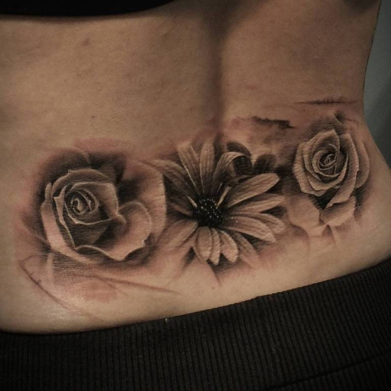 Tatouage sur le dos des filles