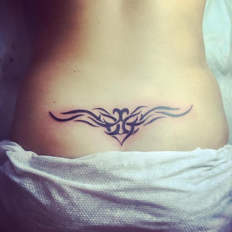 Tatouage sur le dos des filles