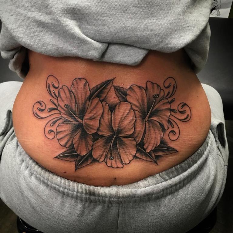 Dos tatoué pour les filles