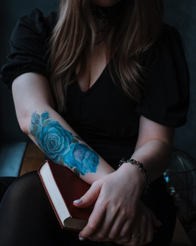 tatouage de BARAKA sur l'avant-bras
