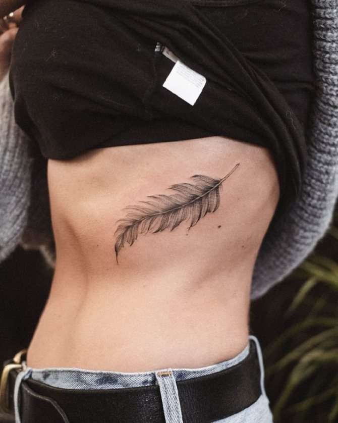 Motifs de tatouage de côtes pour les filles