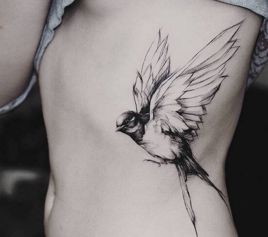 Photo d'un tatouage sur des côtes de filles