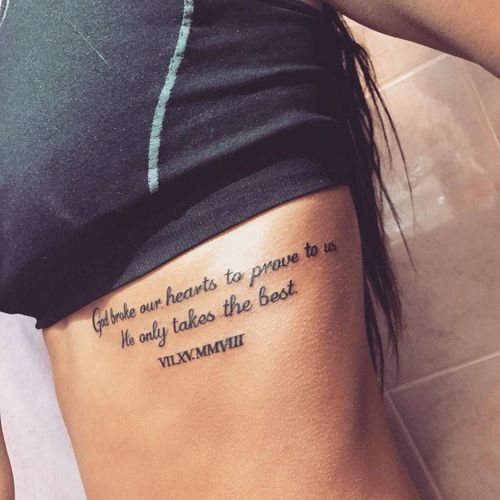 Tatouage sur les côtes des jeunes filles : inscriptions avec traductions. Sketches