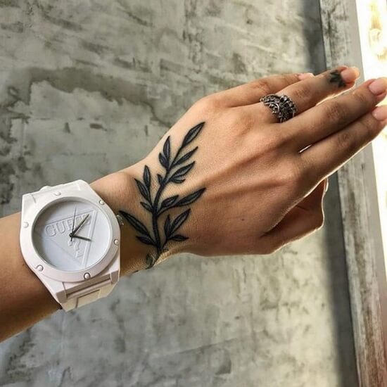 tatouages sur le bras des filles