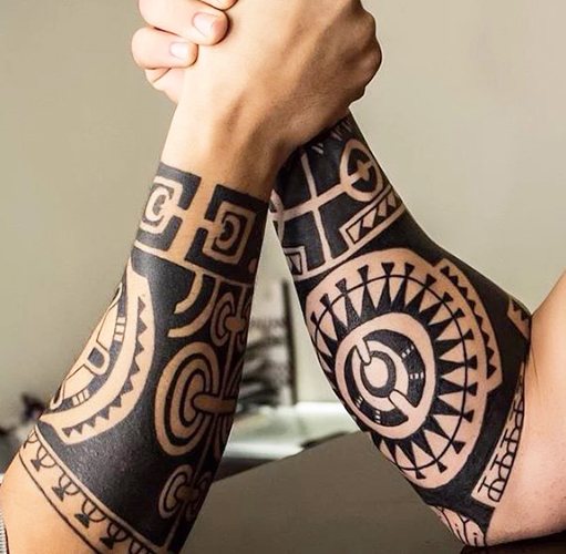 Tatouage sur les mains des hommes avec signification, significations, inscriptions slaves traduites en latin, motifs celtiques