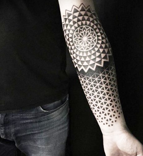 Tatouage sur les mains pour les hommes avec signification, significations, inscriptions traduites slaves, latines, motifs celtiques