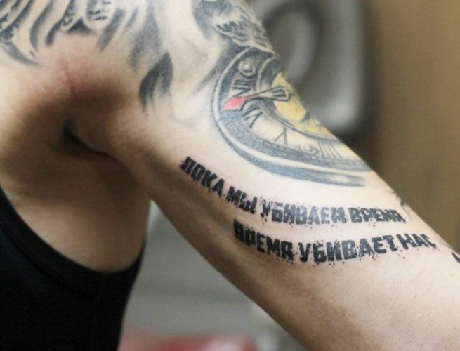 Tatouage sur les mains pour les hommes avec signification, significations, inscriptions slaves traduites, latines, motifs celtiques