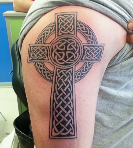 Tatouage sur les mains pour les hommes avec signification, significations, inscriptions slaves traduites, latines, motifs celtiques