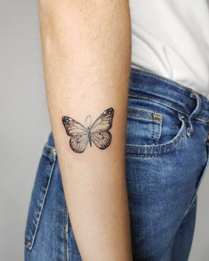 tatouages simples sur la main