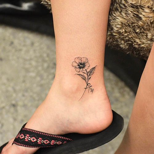 Tatouage à la cheville pour les femmes avec signification. Photo, signification