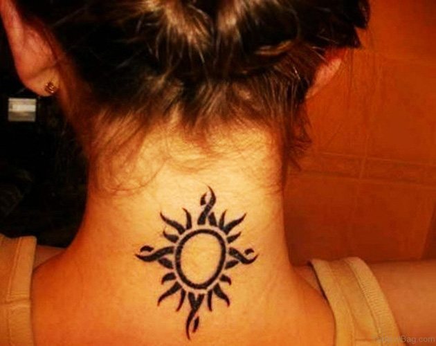 Tatouage sur la nuque pour les filles avec une signification. Image, signification