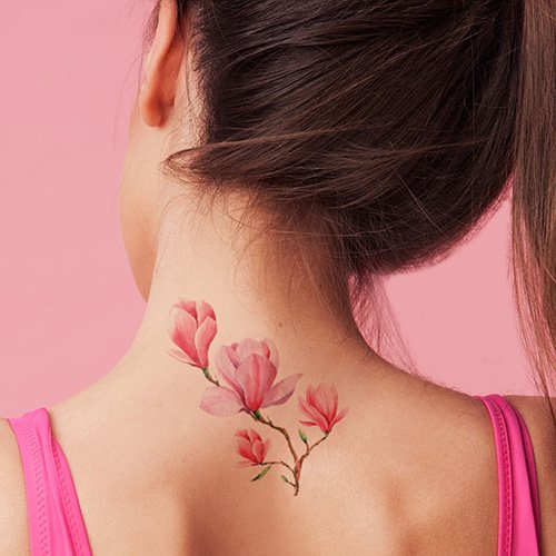 Tatouage sur la nuque pour les filles avec une signification. Image, signification