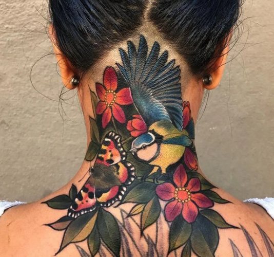 Tatouage sur la nuque pour les filles avec une signification. Image, signification