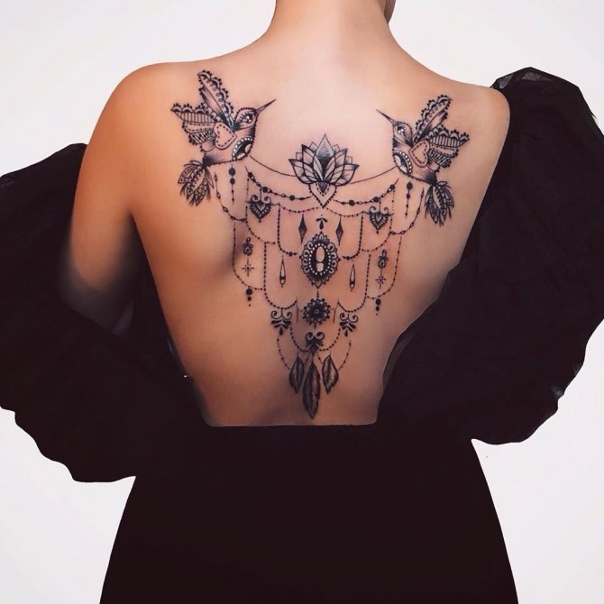 Tatouage sur le dos des filles photo 8