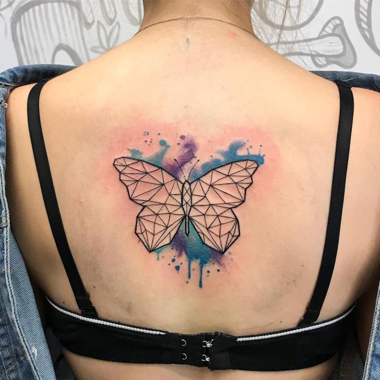 Tatouage sur le dos d'une fille