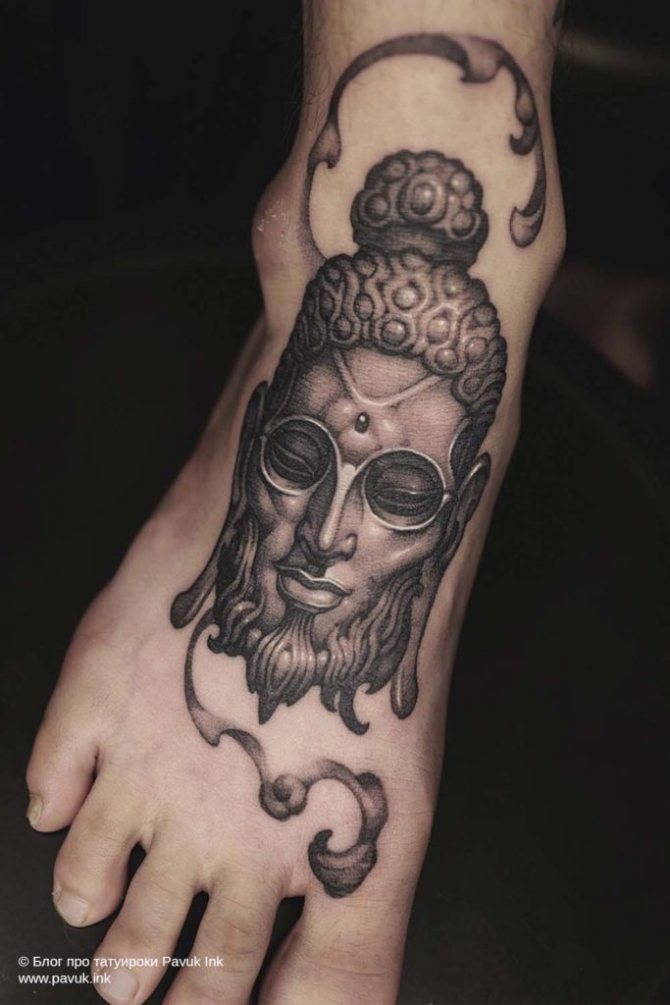 tatouage sur le pied 11