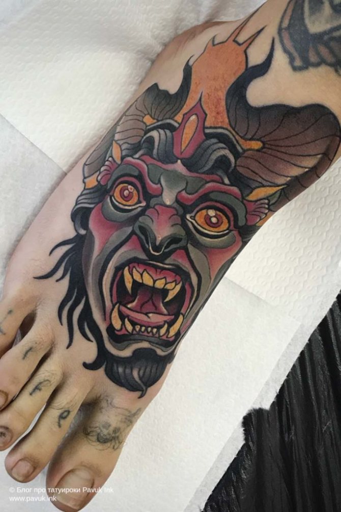 tatouage sur le pied 19