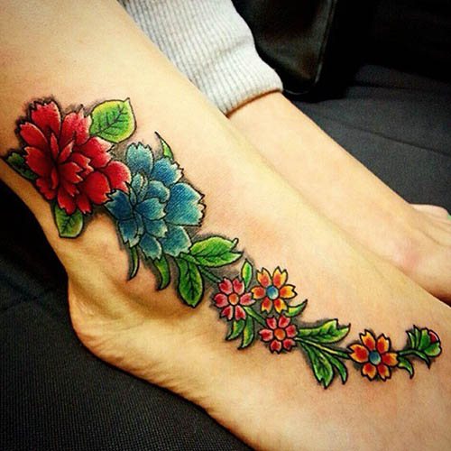 Tatouage sur les pieds des filles. Croquis, photos