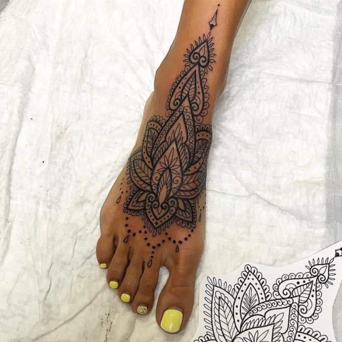 Tatouage sur les pieds des filles
