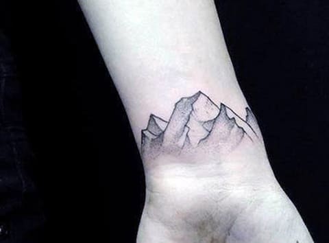 Tatouage de poignet - pierres
