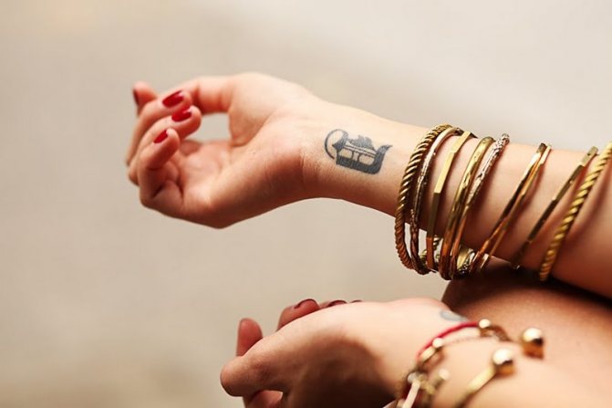 tatouage sur le poignet
