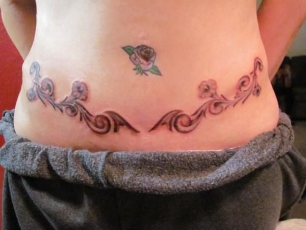 Tatouage sur le ventre pour cacher les vergetures