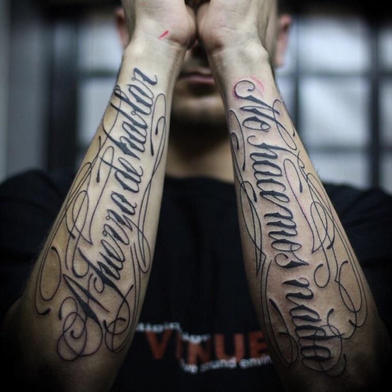 Tatouages sur les mains