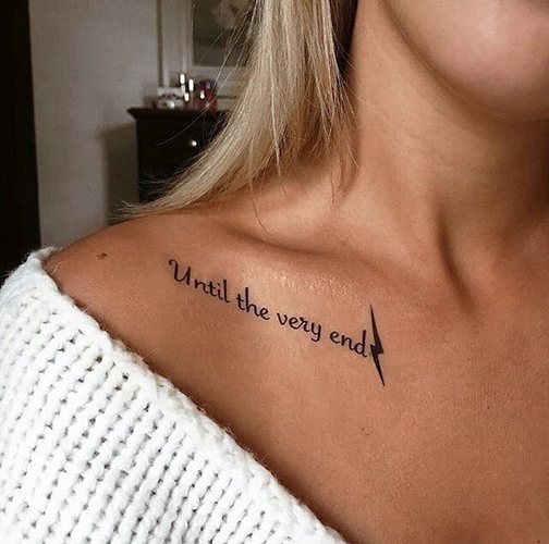 Inscriptions de tatouage sur la clavicule pour les filles en traductions latines. Photos, croquis