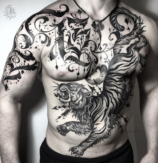Tatouages sur la poitrine des hommes