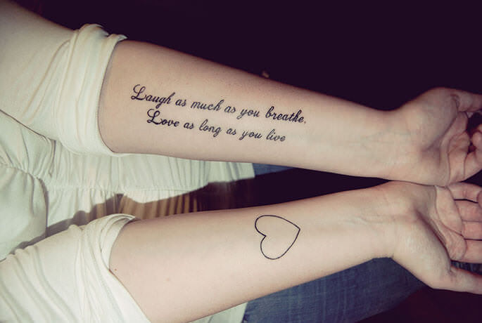 inscriptions de mains de tatouage pour filles traduction photos miniatures