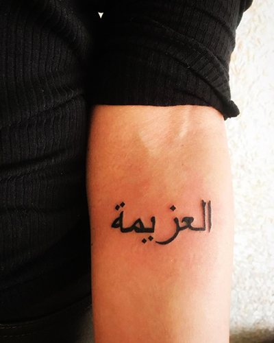 Inscriptions de tatouage sur le bras pour les hommes avec traduction. Photos, vignettes, traduction