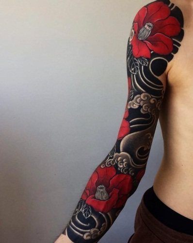 Tatouage d'inscriptions sur le bras pour les filles. Photos, croquis en latin avec traduction, signification