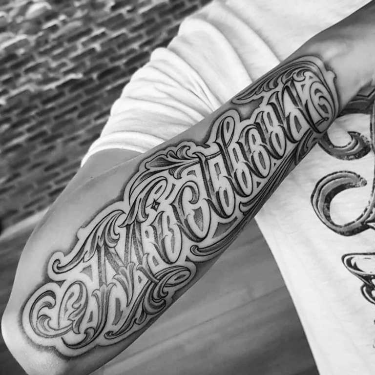 tatouage en spray sur la main