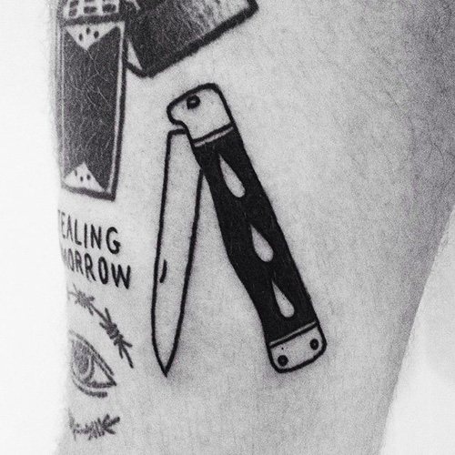 Tattoo bowie knife. Photo, signification, croquis de la rose, inscription, toile d'araignée