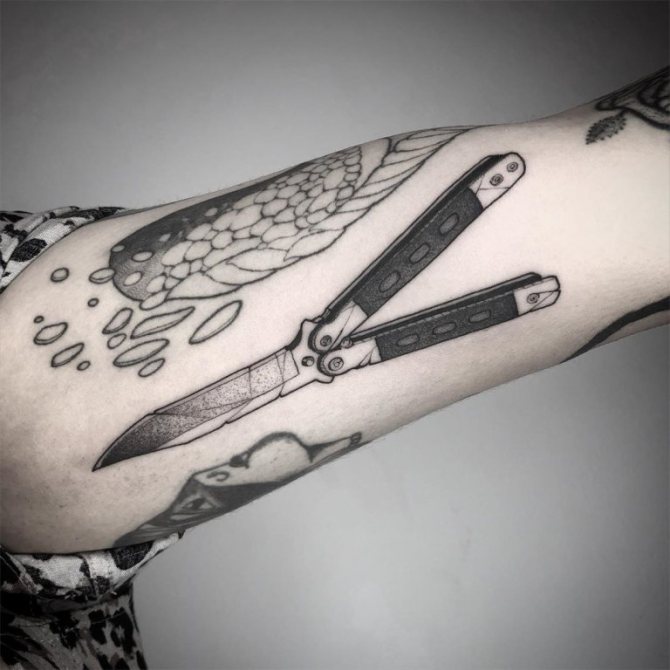 tatouage couteau papillon