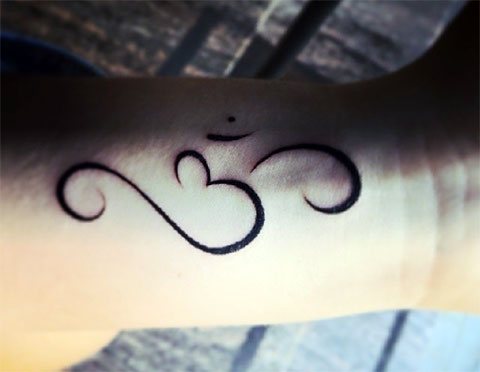 Tatouage Eom sur le poignet - photo