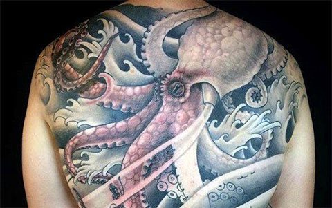 Tatouage de pieuvre sur tout le dos - photo