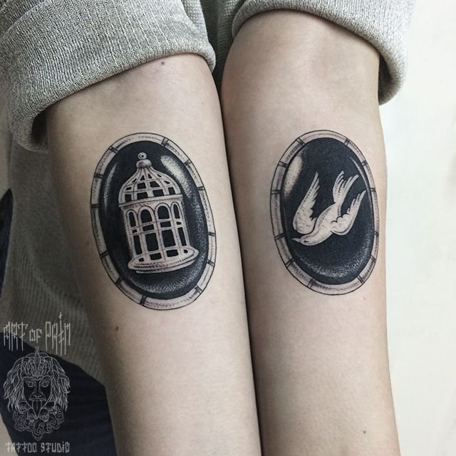 Tatouage cage ouverte - symbole de liberté