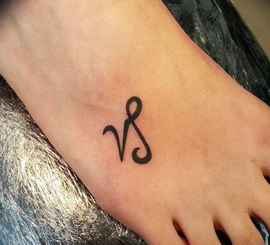 Tatouage Bélier pour les filles. Croquis, photo, valeur sur le bras, le cou, la jambe, la clavicule, le dos, l'abdomen