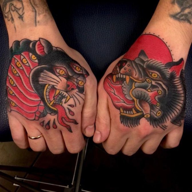 Tatouage de panthère sur la main