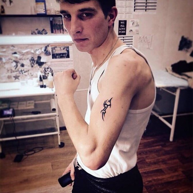 # Tatouage d'un motif de partak sur le bras #