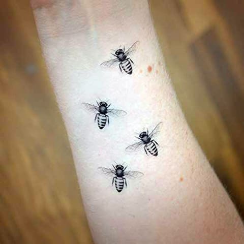 Tatouage d'une abeille