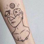 Tatouage de la planète sur votre bras