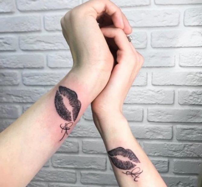 Baisers de tatouage