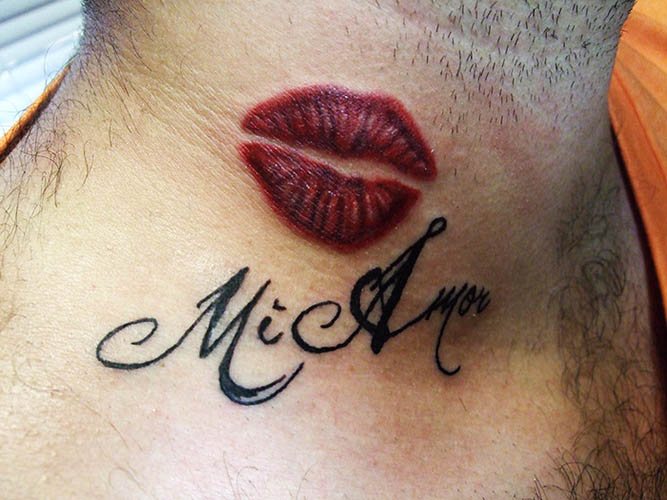 Tatouage de baiser sur le cou pour les filles, les hommes. Signification, photo