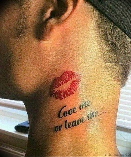 Tatouage de baiser sur le cou pour les filles, les hommes. Signification, photo