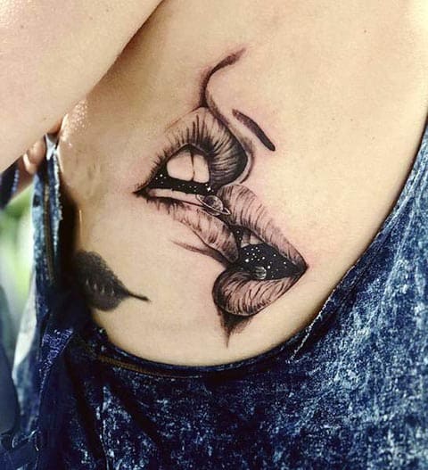 Baiser de tatouage